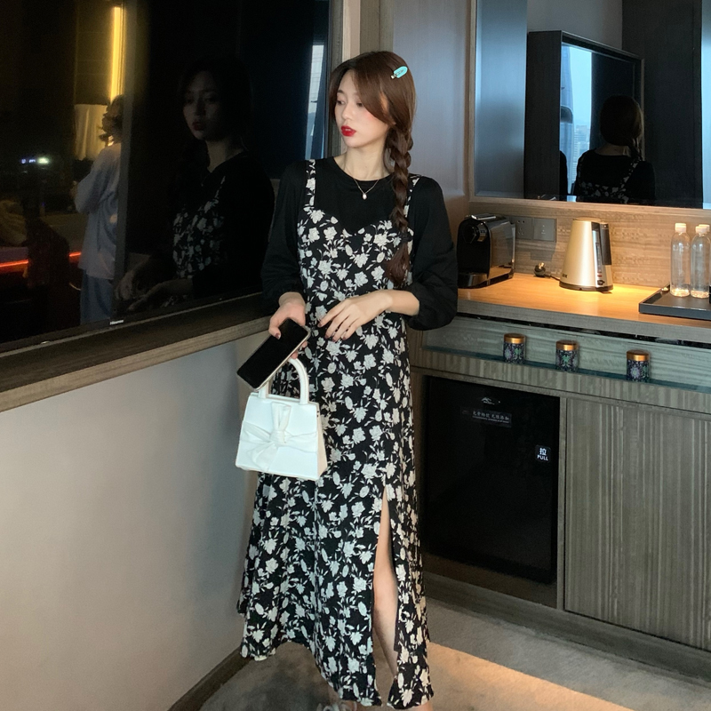 [QUÀ TẶNG LÀ GÓI XẢ VẢI BẠN NHÉ] Đầm nữ dáng rộng phối hoa nhí 2021, Váy hai dây kèm áo dài tay ôm body màu đen cổ tròn | BigBuy360 - bigbuy360.vn