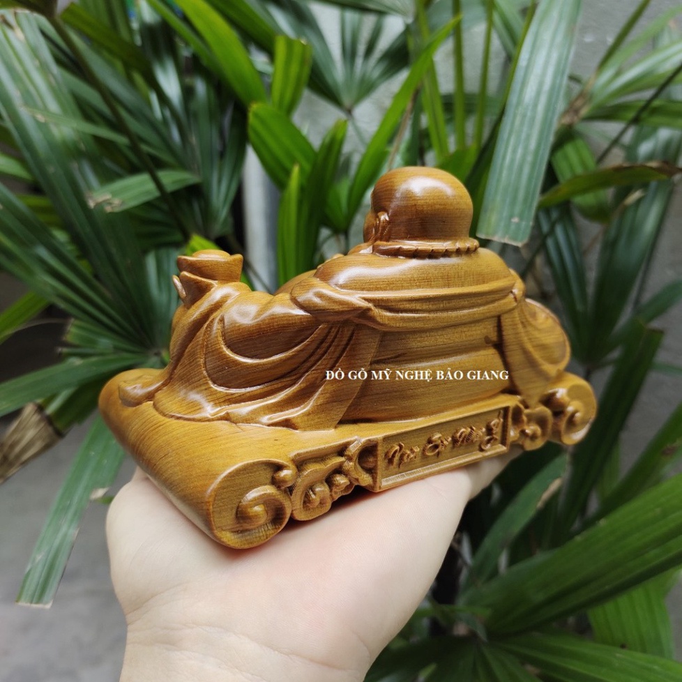 Tượng phật di lặc bằng gỗ để xe ô tô