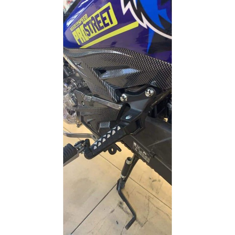 Gác chân + bát treo bô Exciter 150 nhôm CNC