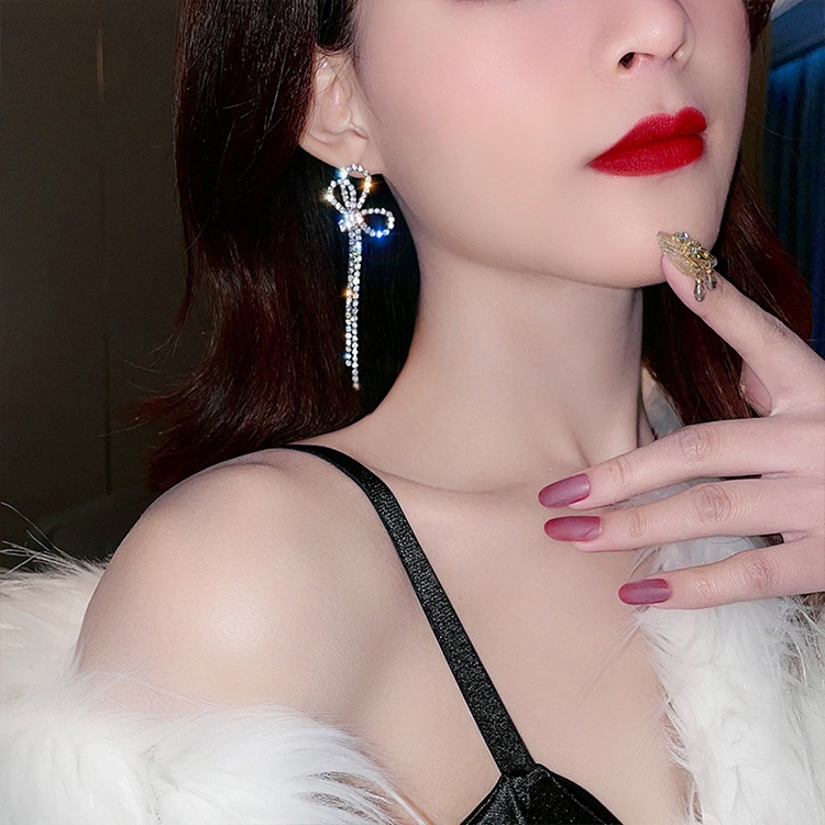 Bông tai đính đá mô phỏng cánh bướm sang trọng BT218