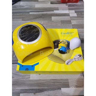 Máy hơ minion tích điện