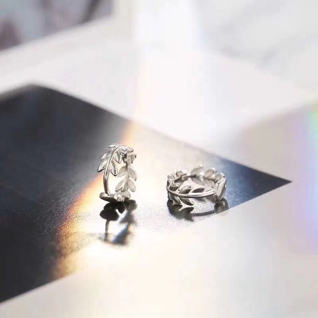 Khuyên tai vòng lá oliu ôm tai bạc ta siêu đẹp đá quả cầu nhân tạo