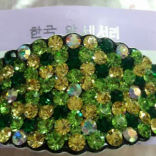 Kẹp tóc đính đá. Giá 250k