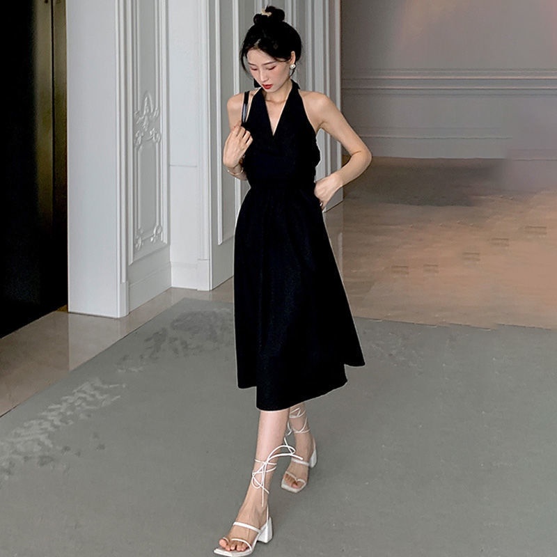 Váy đen phối dây treo không tay nữ ngọt ngào tính khí nhẹ nhàng sang trọng