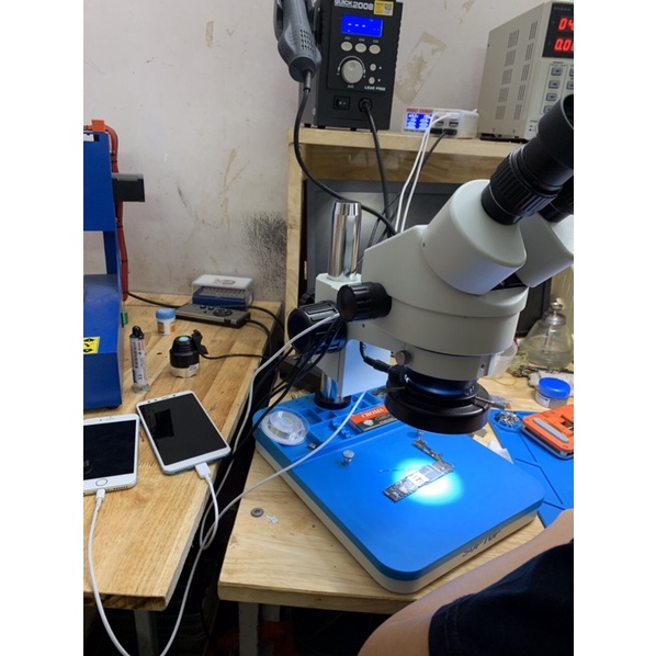 Thảm lót kính hiển vi.