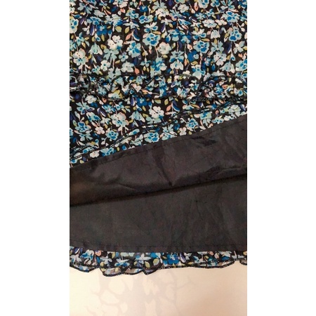 Chân váy xoè hoa nhí phối bèo