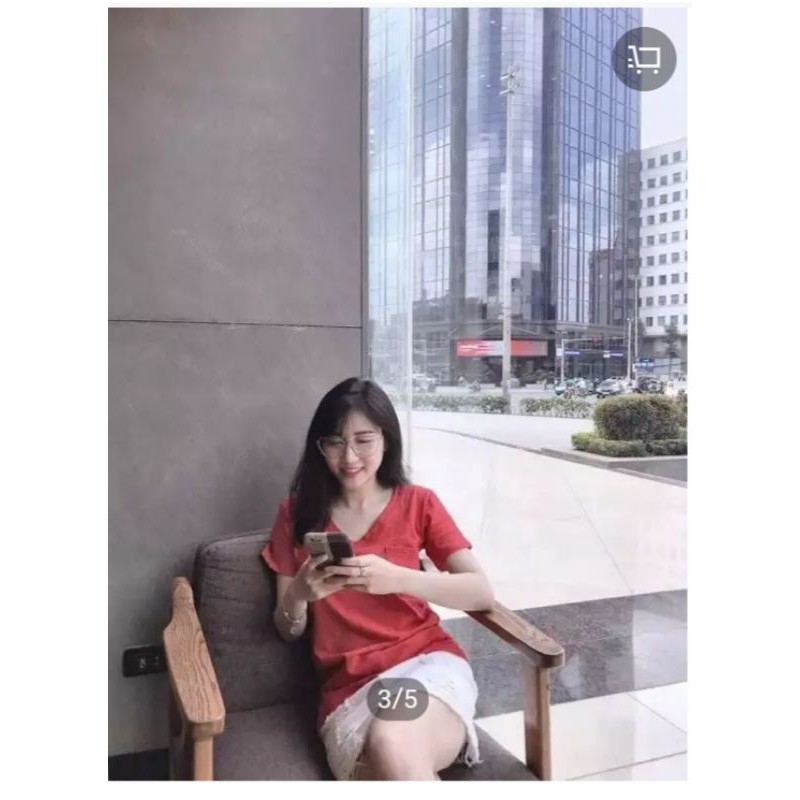 Áo thun cổ tim có túi