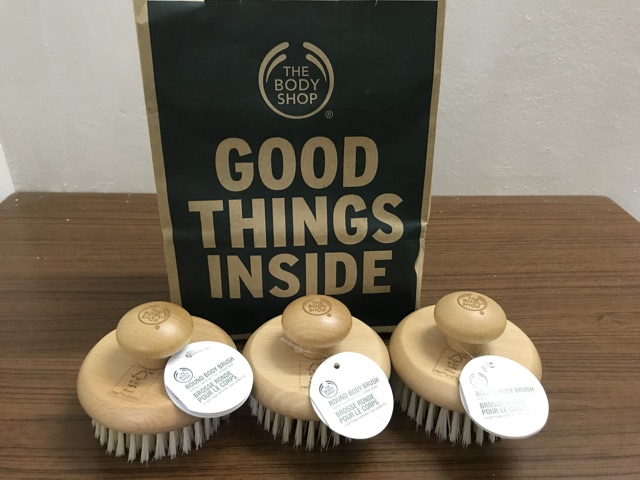 BÀN CHẢI DA KHÔ TRÒN THE BODY SHOP CHÍNH HÃNG