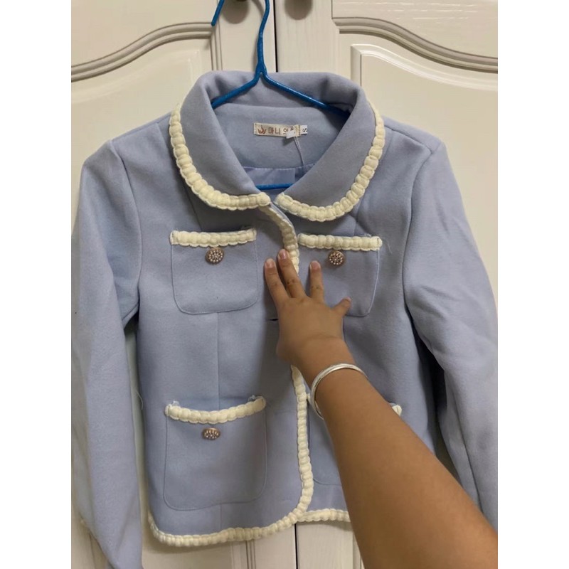 Set áo khoác dạ mịn xanh viền thêu và chân váy dạ mịn dáng ngắn