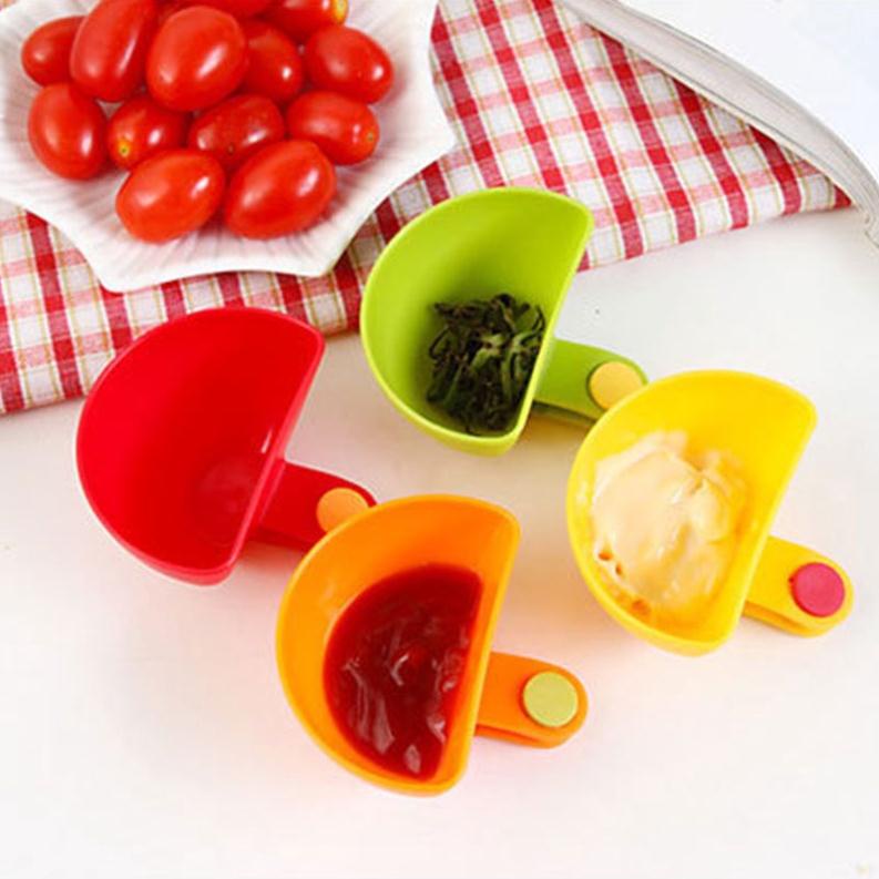 Chén đựng nước chấm có kẹp tiện dụng