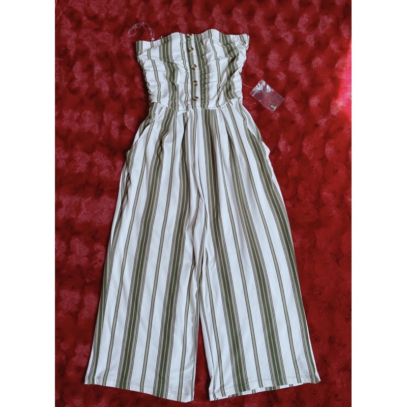 Jumpsuit  ống lửng rộng cúp ngực size S