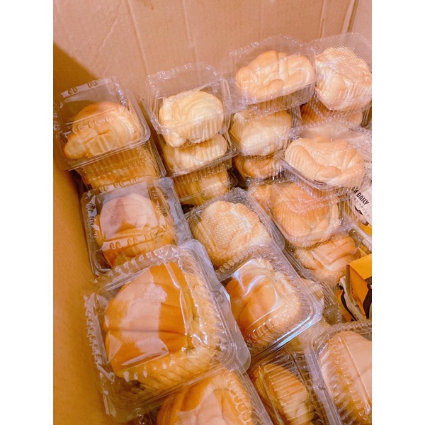 Bánh cua nhân phomai bò cươi, phomai hạnh nhân , nhân sô-cô-la bánh mới mỗi ngày sỉ/lẻ