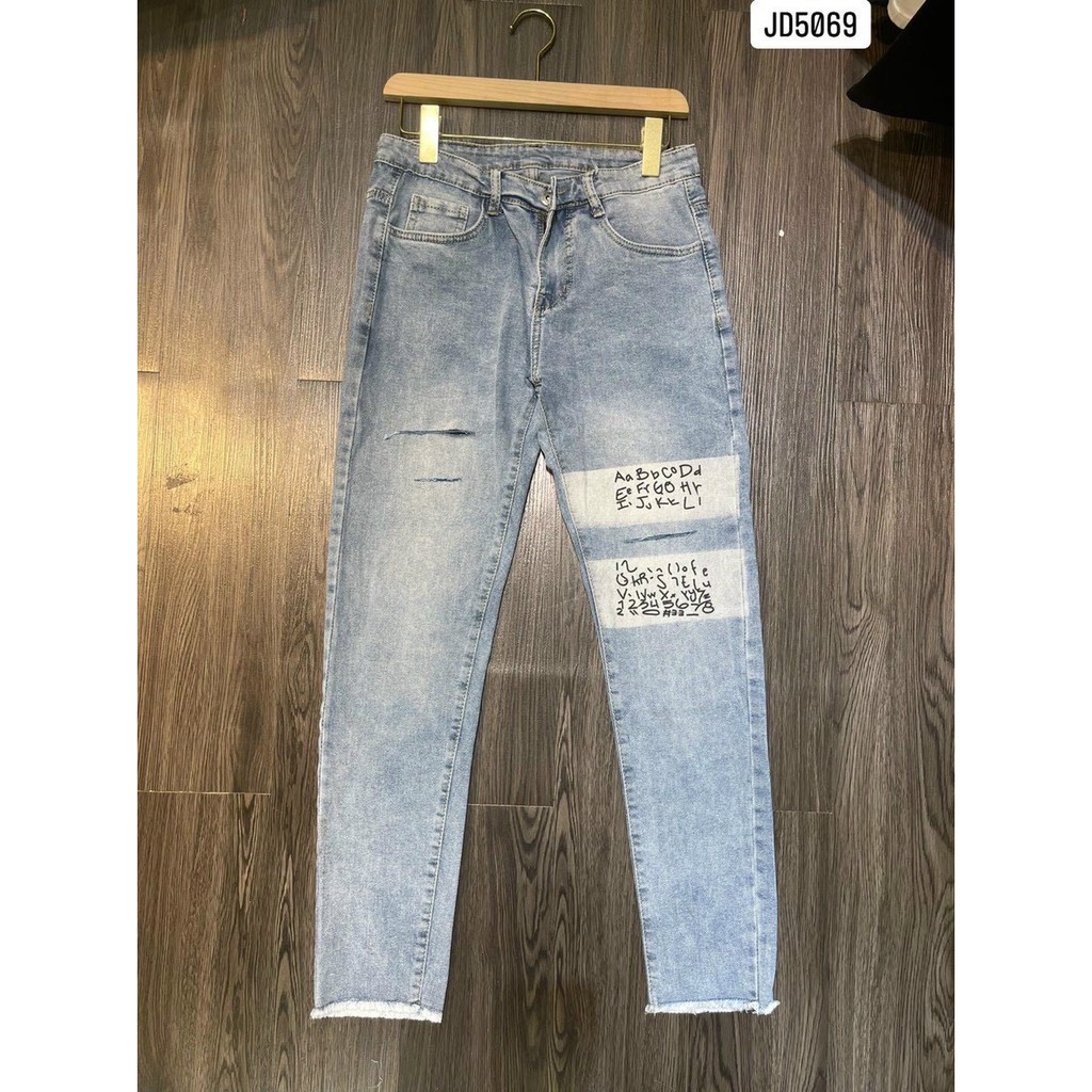 Quần jean nam co giãn cao cấp chất bò rách gối in chữ mẫu mới AHFASHION | BigBuy360 - bigbuy360.vn