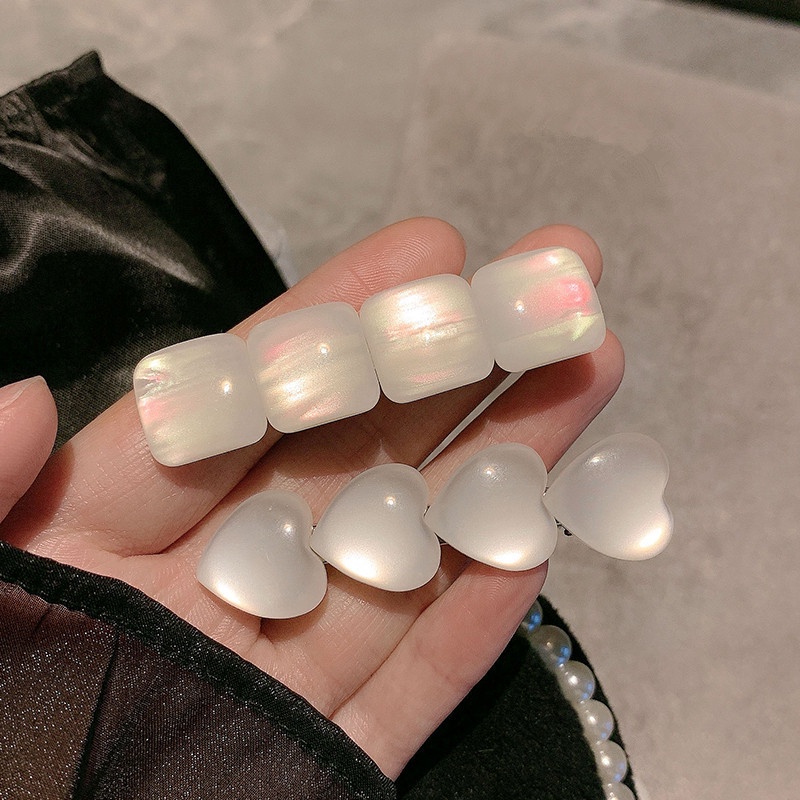 Kẹp tóc màu trắng phong cách mùa hè