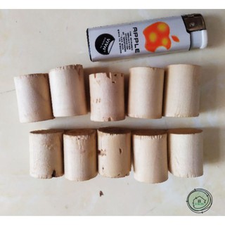 Nút bần bịt miệng chai