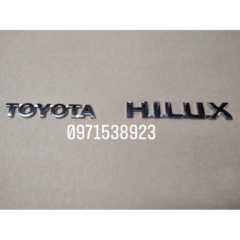 Logo chữ nổi TOYOTA HILUX D4D 3.0 E Gdán đuôi xe