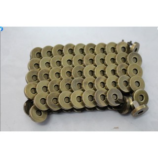 Nút hít nam châm sử dụng chân ghim
