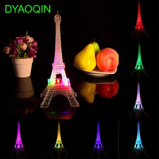 Mô hình tháp Eiffel trang trí bàn phòng ngủ