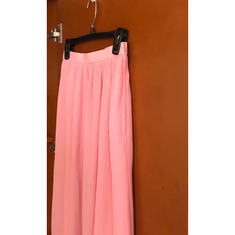 Chân váy dập ly màu hồng