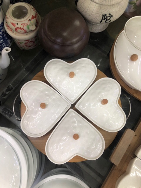Khay mứt hình tim đế gỗ
