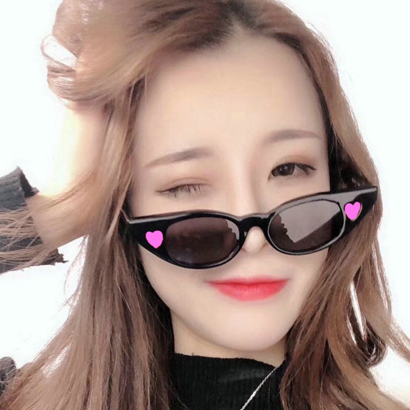 Kính mát thiết kế gọng in họa tiết trái tim nhỏ thời trang