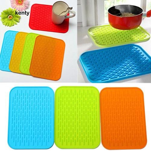 Tấm silicone cách nhiệt lót nồi, chảo tiện dụng 21.5cm x 15.5cm