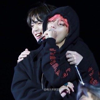 Áo khoác nỉ BTS Love yourself