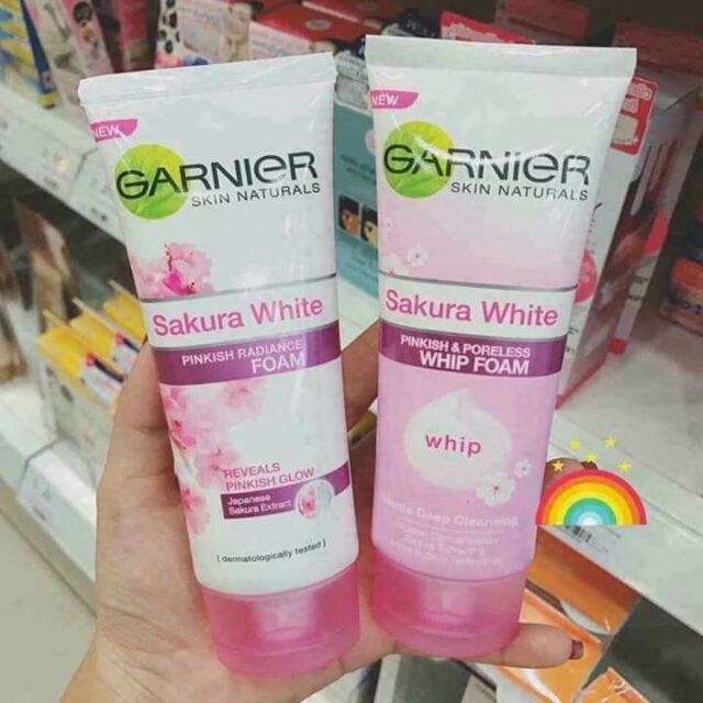 Sữa rửa mặt làm trắng da Garnier Sakura White Thai Lan.