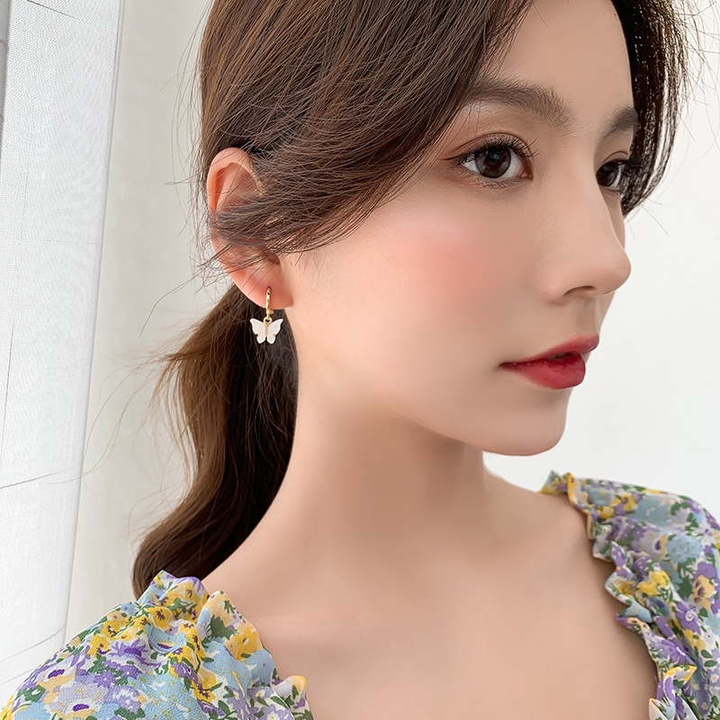 Khuyên tai kẹp không bấm lỗ chốt cố định dáng round K135 bằng hợp kim mạ vàng hình cánh bướm dáng midi Leous Accessories