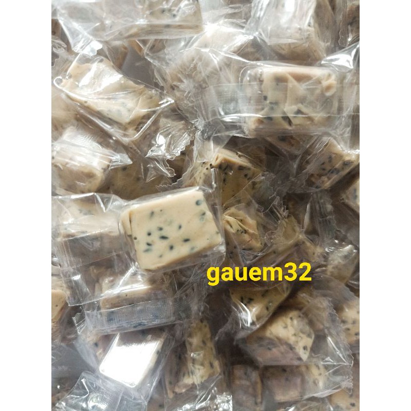 1Kí -Kẹo dừa sáp mè đen đặc sản🌴