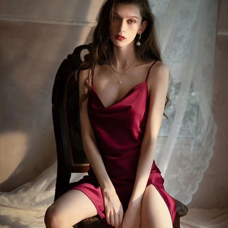 Đồ ngủ Lụa Hai Dây Mỏng Cổ Chữ V Gợi Cảm Thời Trang Mùa Hè Hàng Mới Dành Cho Bạn Nữ