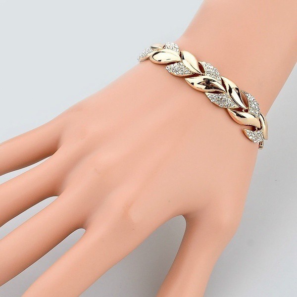 Vòng đeo tay kim cương lá vàng 18K cho phụ nữ thanh lịch