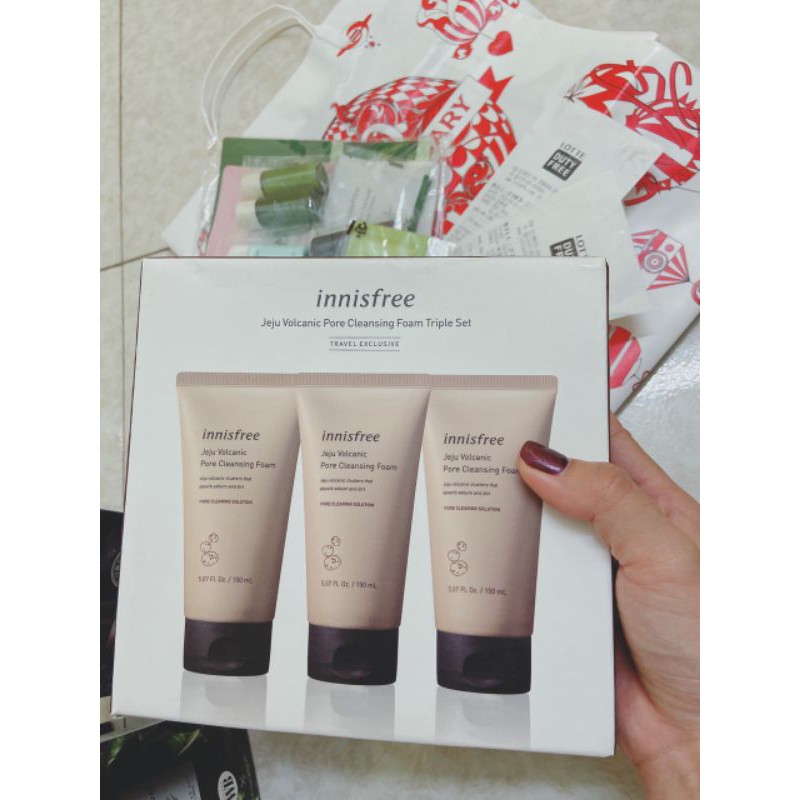 Sữa rửa mặt tro núi lửa Innisfree Volcanic Pore Cleansing Foam Ex 150ml | BigBuy360 - bigbuy360.vn