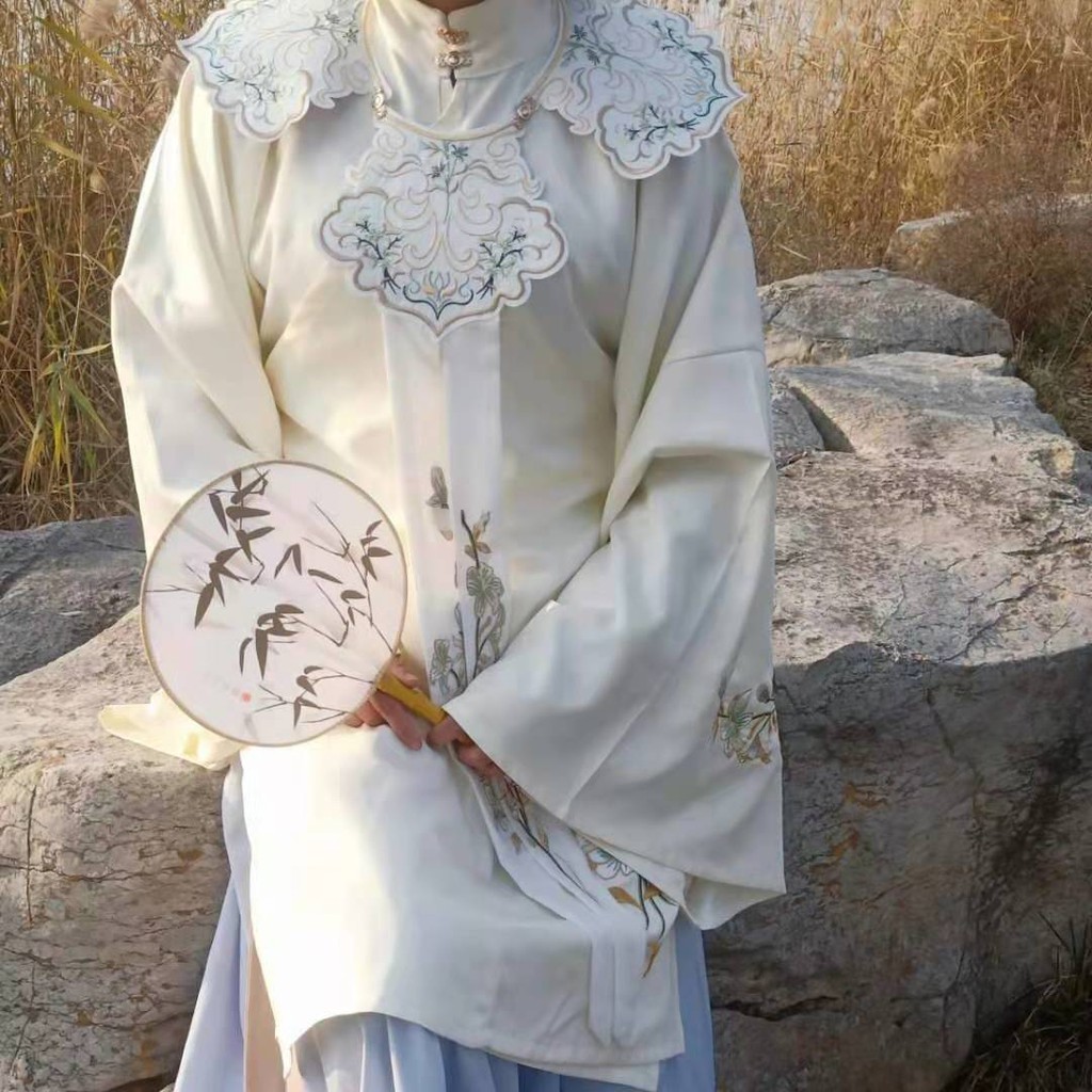 Hoa ban đầu Lily do nhà Minh sản xuất Hanfu Phụ nữ Công nghiệp nặng Thêu bắp cải Giá mùa xuân và thu Mây Vai đứng