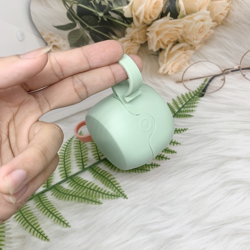 Hộp đựng ti giả, núm ti có móc treo an toàn và sạch sẽ cho bé