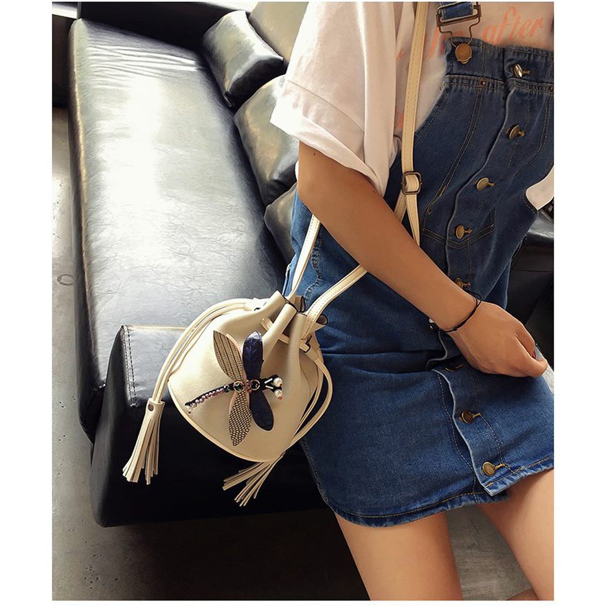 Túi đeo chéo đính hình chuồn chuồn