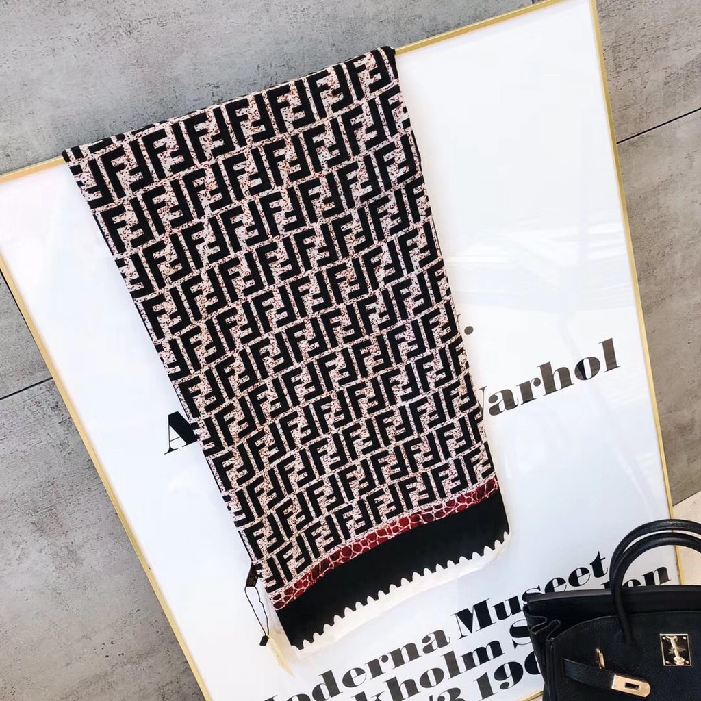 Khăn Choàng Lụa Dài In Chữ Thời Trang Cho Nữ