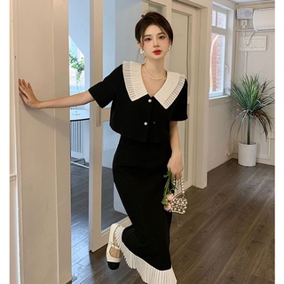 Set áo ngắn tay kết hợp váy xếp ly