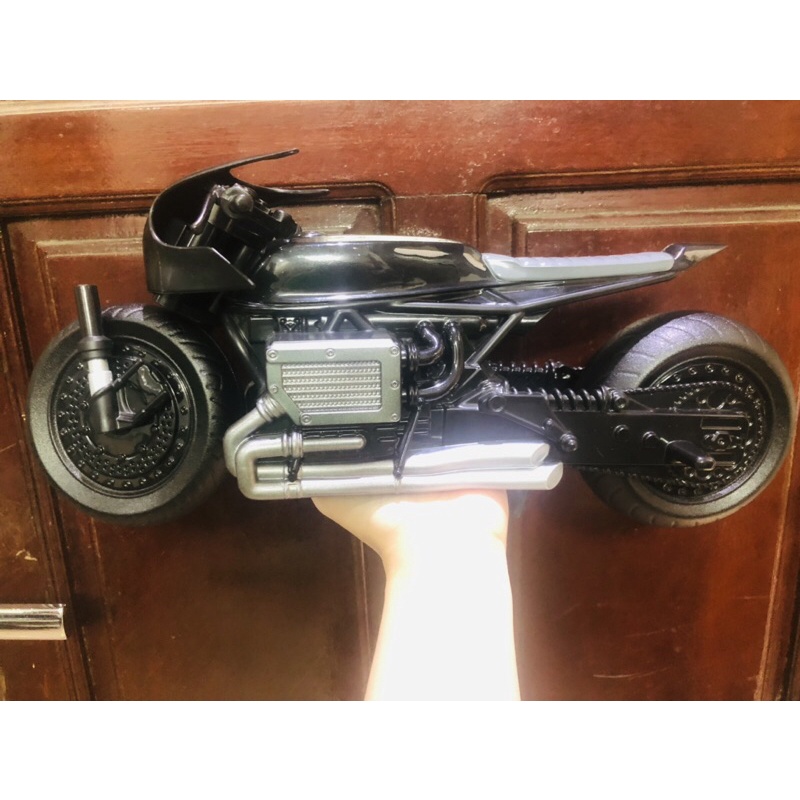Xe Batman size lớn dài hơn 30cm và size nhỏ phiên bản dính cát