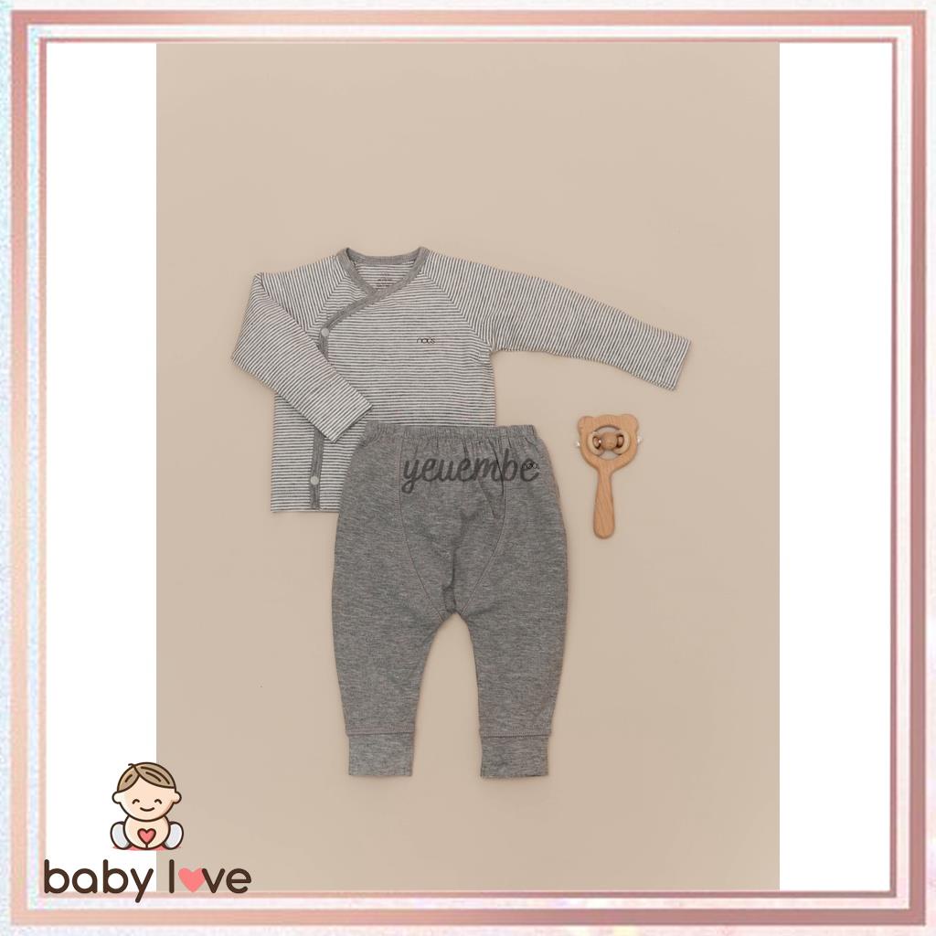 Bộ Đồ Ngủ Dai Tay Cài Lệch Cho Bé Sơ Sinh Kẻ Trắng Ghi NOUS Chất Liệu Vải Nu Petit
