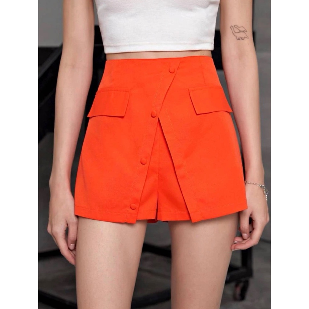 Short H0bbs Vạt đắp đính nút bọc