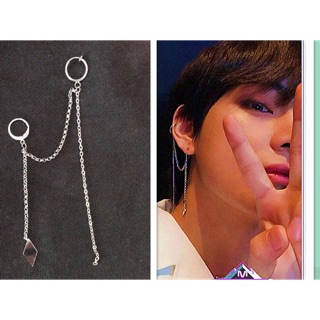 Khuyên tai giống V BTS kéo sợi trong M Countdown
