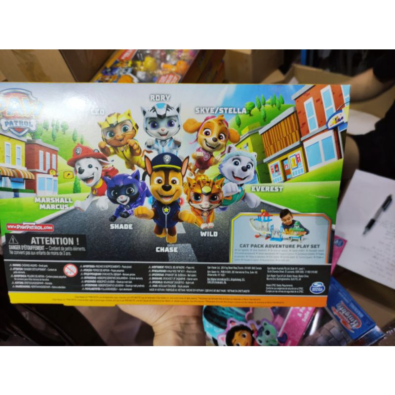 Paw Patrol: set 8 nhân vật gồm Ryder và 7 chú chó cứu hộ với đồng phục mới