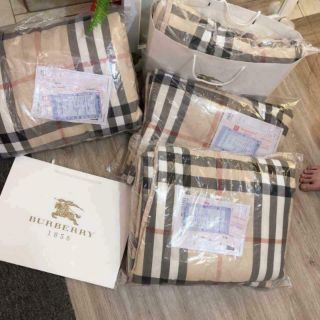 Chăn burberry