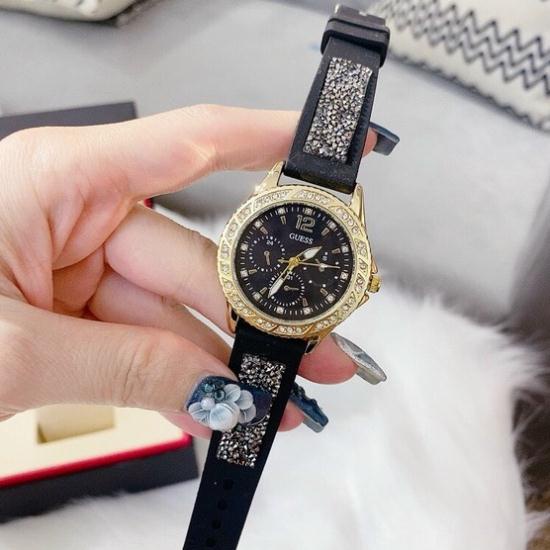 Đồng hồ nữ guess dây silicon bền đẹp, thiết kế sang trọng, trẻ trung, chống nước bảo hành 12 tháng