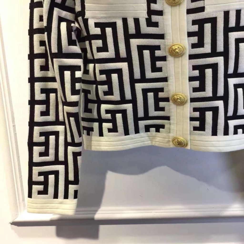 Áo dệt kim hoa văn 3d 2022 mùa thu đông tay dài đính khóa kim loại thời trang nữ