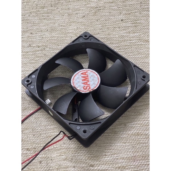 Fan làm mát 12cm sử dụng điện 12v cho máy tính