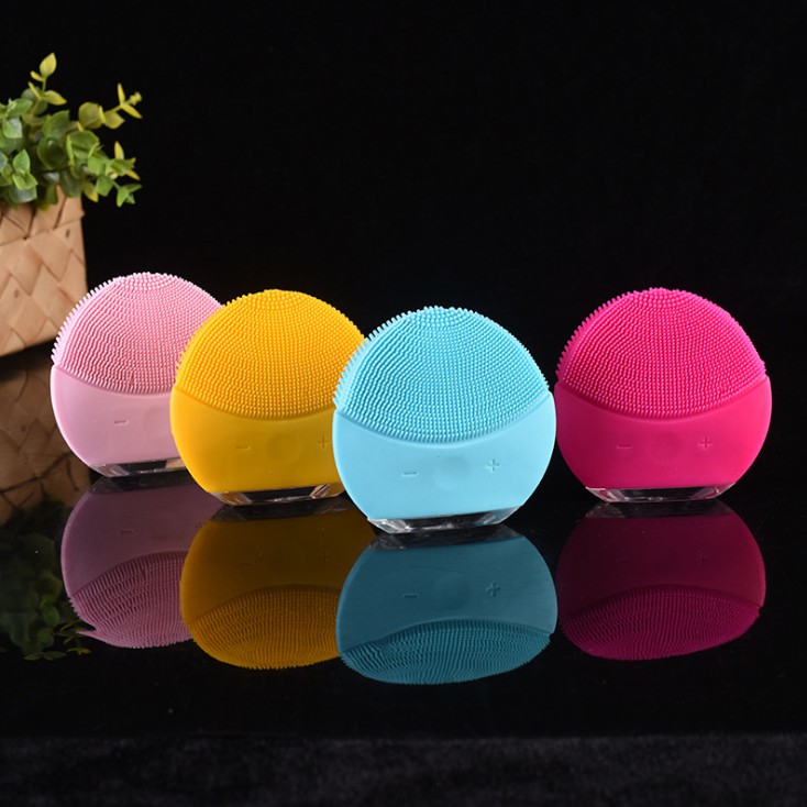 Máy rửa mặt, massage mặt FOREVER mã 2Z16 màu hồng đậm và xanh ( giao màu ngẫu nhiên)