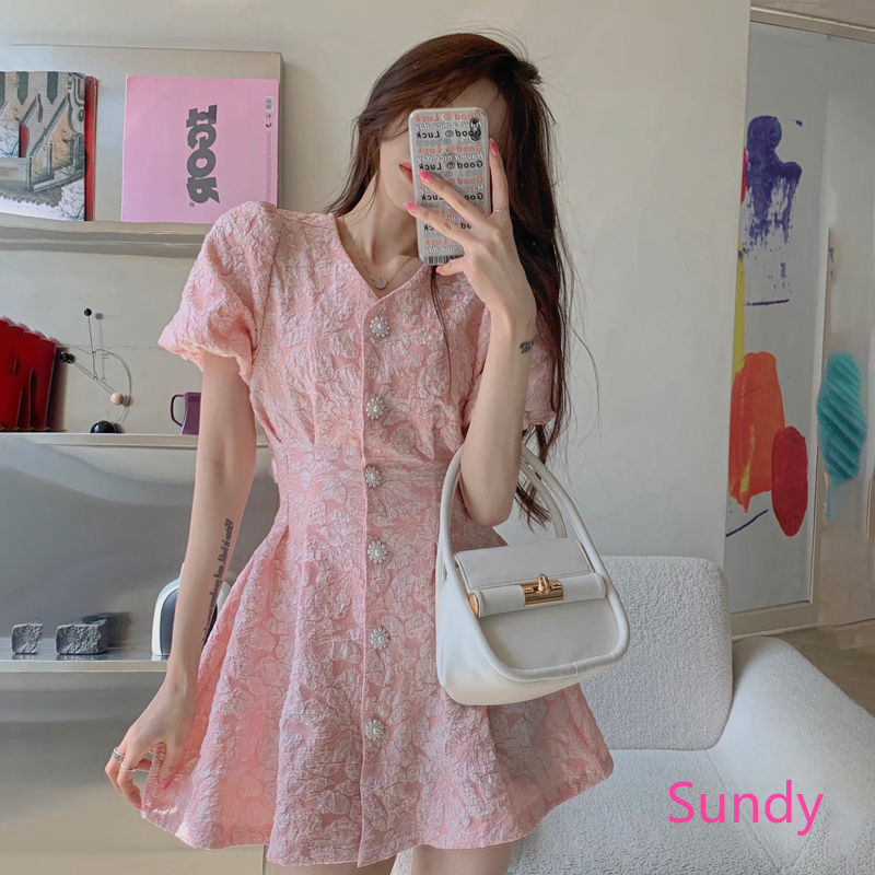 Đầm cổ chữ V họa tiết dập nổi phong cách ngọt ngào nữ tính