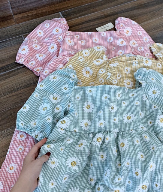 Váy hoa cúc babydoll cổ vuông kim tuyến hàng đẹp L1